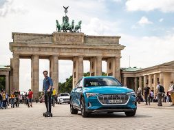 audi-to-give-this-scooter-skateboard-hybrid-for-free-to-e-tron-car-buyers_11