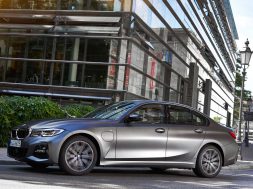 bmw-330e-2019