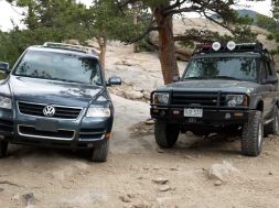 vw-touareg-vs-land-rover-discovery (2)