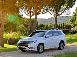 Mitsubishi Outlander PHEV 2019.