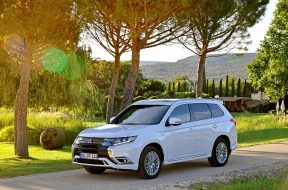Mitsubishi Outlander PHEV 2019.