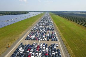 Fliegerhorst Ahlhorn / Mercedes Autos auf Halde
