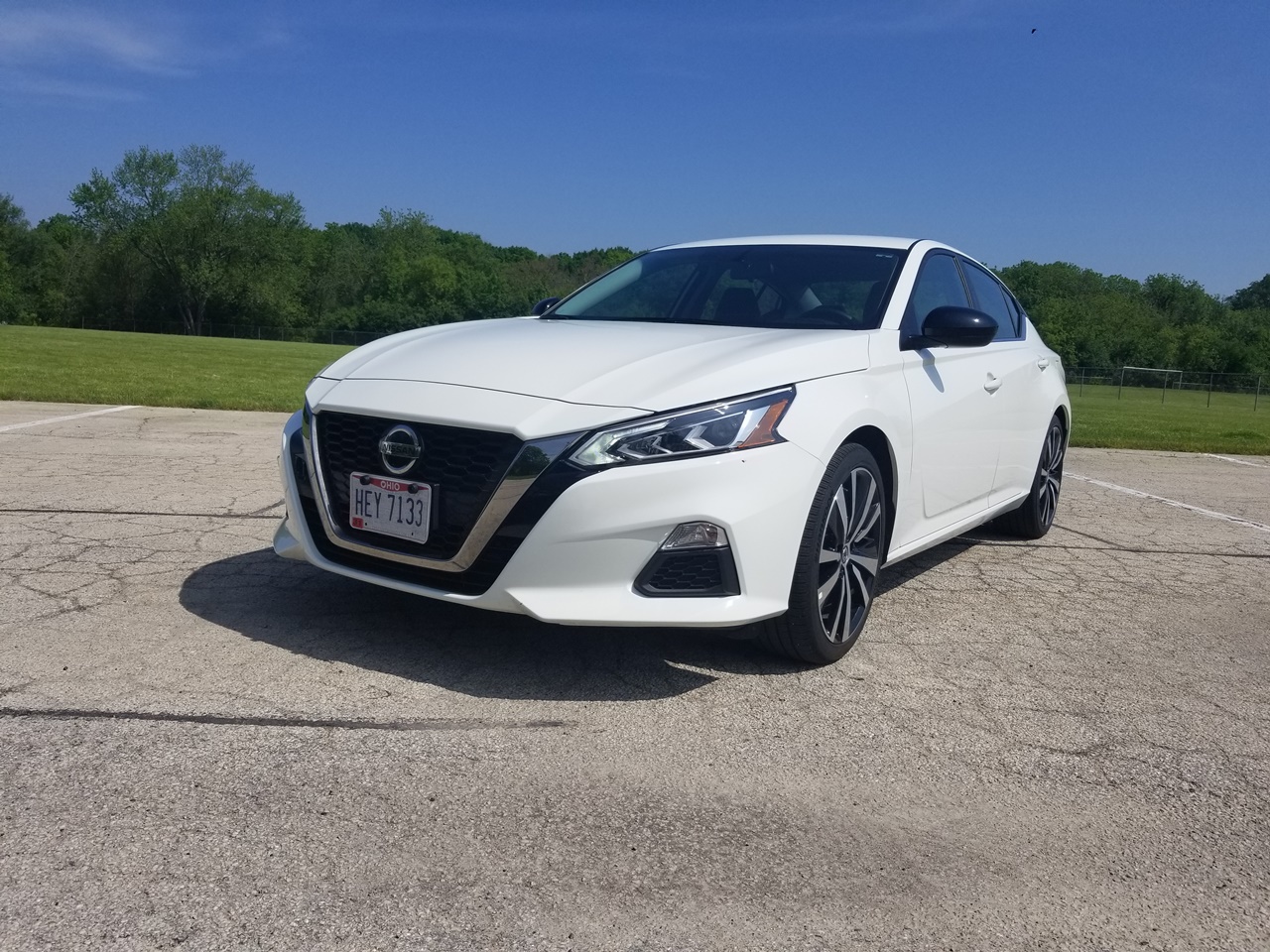 2020 nissan altima sr white