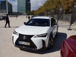 Lexus UX AR