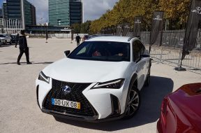 Lexus UX AR
