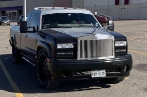 S8-un-pick-up-equipe-d-une-calandre-rolls-royce-611353