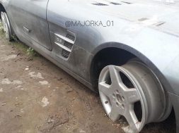 S8-une-mercedes-sls-abandonnee-saisie-par-la-police-russe-611338