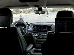 this-is-what-it-feels-like-to-ride-in-a-driverless-waymo-car-138780_1