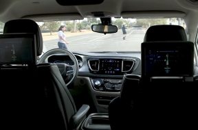 this-is-what-it-feels-like-to-ride-in-a-driverless-waymo-car-138780_1