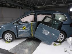 volkswagen-sharan-euro-ncap-pole-crash-after-test-dec-2019-1