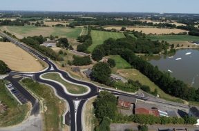 S8-voici-le-rond-point-en-forme-de-cacahuete-616317