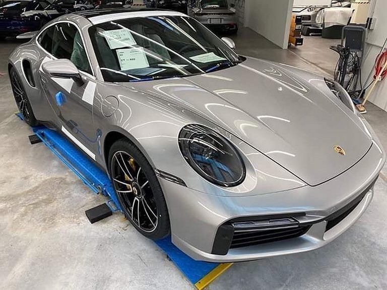 Novi Porsche 911 Turbo S fotografisan u fabrici u sjajnom GT silver finišu