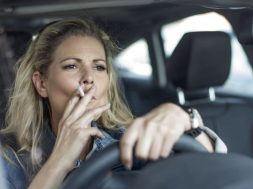 Serious woman in car smoking a cigarette model released Symbolfoto PUBLICATIONxINxGERxSUIxAUTxHUNxONLY ZEF004680