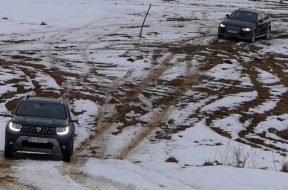 Dacia-Duster-4WD-versus-Audi-A4-Allroad-quattro-7