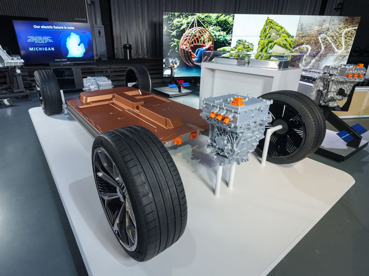 General Motors bi novim baterijskim rešenjem mogao da izbaci Teslu iz konkurencije?