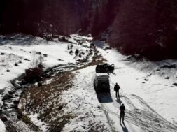 Dacia-Duster-Land-Rover-Defender-2