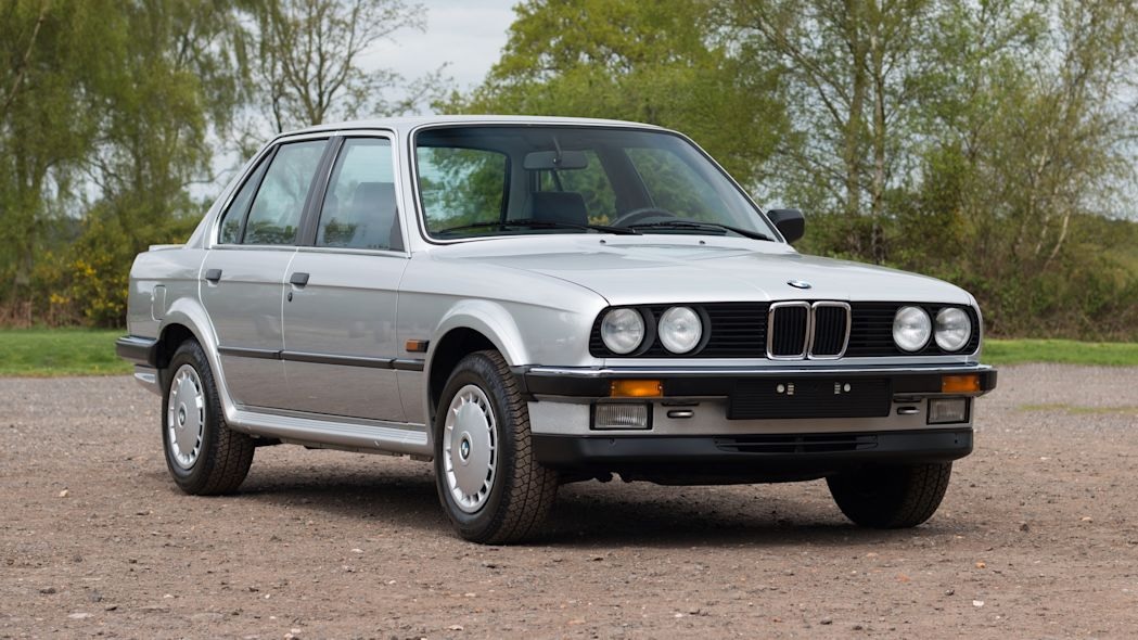 Prodaje se BMW 325iX (1986.) sa samo 504 km na satu
