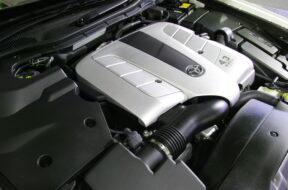 Toyota_3UZ-FE_engine_001