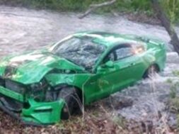 Ford-Mustang-GT-ajuns-in-rau-6