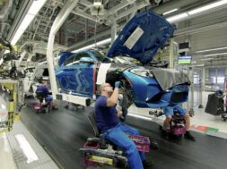 S8-bmw-n-exclut-pas-des-licenciements-183260