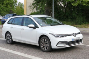 vw-golf-variant-spy3