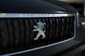 13-peugeot-e-traveller-2020-boot