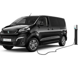 20-peugeot-e-traveller-2020-static-front