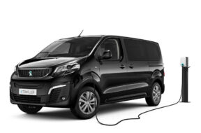 20-peugeot-e-traveller-2020-static-front