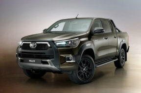 200-toyota-hilux-2020-static-front