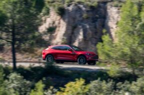 aston-martin-dbx-2-780×470