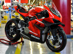 ducati superleggera v4