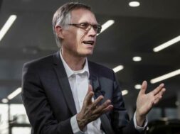 https___d1e00ek4ebabms.cloudfront.net_production_f6a43919-bbe2-4fd4-b31f-20b08adcd157