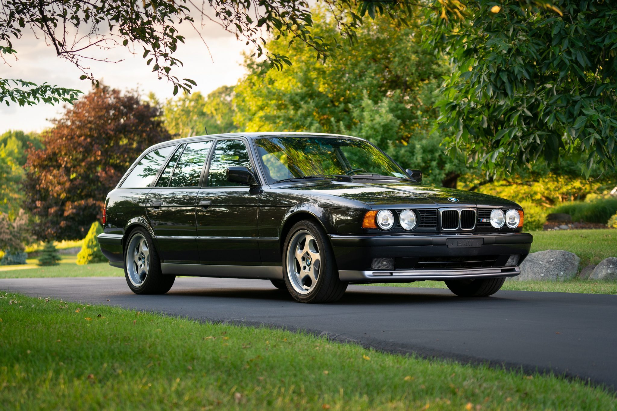 Prodat BMW E34 M5 Touring sa pređenih 385.000 km (GALERIJA