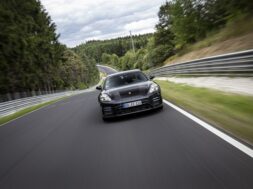 S1-porsche-panamera-restylee-nouveau-chrono-sur-le-nurburgring-639645