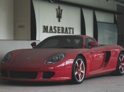 abandoned-porsche-carrera-gt-front-corner-1