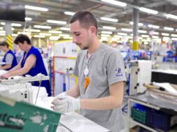 autoliv-angajeaza-in-romania-2q