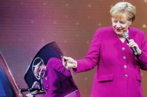 d6e67efc-34fa-442e-9438-384c38a4f842_w948_r1.77_fpx70.01_fpy49.81