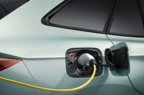 90-skoda-enyaq-official-reveal-studio-charging