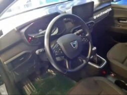 S1-surprise-voici-l-interieur-de-la-nouvelle-dacia-sandero-642115