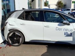 Volkswagen-ID.3-accident-1