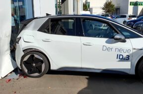 Volkswagen-ID.3-accident-1