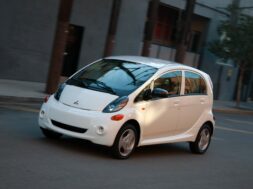mitsubishi-kills-the-i-miev-its-first-mass-produced-ev_7