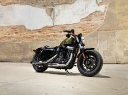 216804_La_gamme_Harley-Davidson_plus_noircie_et_plus_puissante_pour_2016