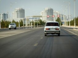 lege-absurda-Turkmenistan-soferi-masini-albe-1