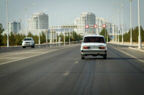 lege-absurda-Turkmenistan-soferi-masini-albe-1