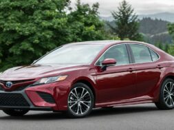 2020-toyota-camry-hybrid