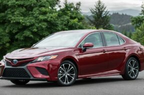 2020-toyota-camry-hybrid