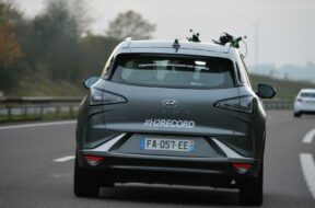 record-hyundai-nexo-bertrand-piccard