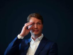 2019-09-14T132626Z_1932947944_RC1EC72E0550_RTRMADP_3_GERMANY-DAIMLER-VOLOCOPTER-scaled-1536×1024