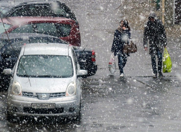 How to Remove Snow from Your Car Quickly